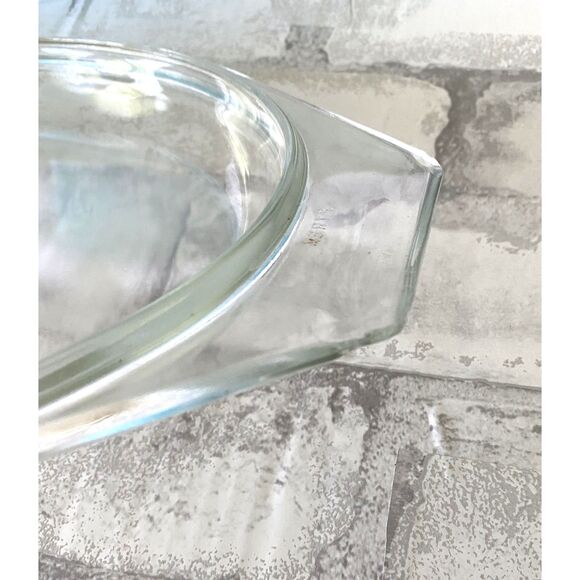 Pyrex Turquoise Snowflake 2.5 qt Casserole with Lid (small chip) - Picture 10 of 10